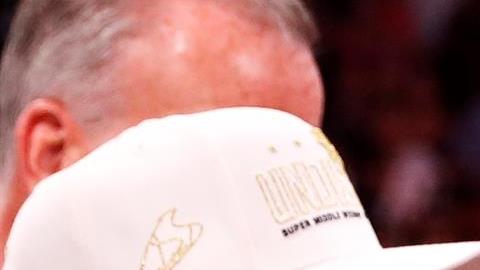 Canelo y Caleb Plant sostuvieron una conversación posterior a la pelea.