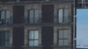 Decenas de personas participan en un desfile masivo por el 111 Aniversario de la Revolución Mexicana.