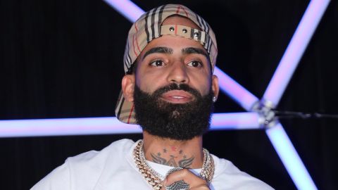 Arcangel ofrece una rueda de prensa para promocionar su nuevo sencillo "Te Esperaré" y por primera vez habla del incidente en Las Vegas en abril, cuando lo arrestaron por "supuesta violencia doméstica",