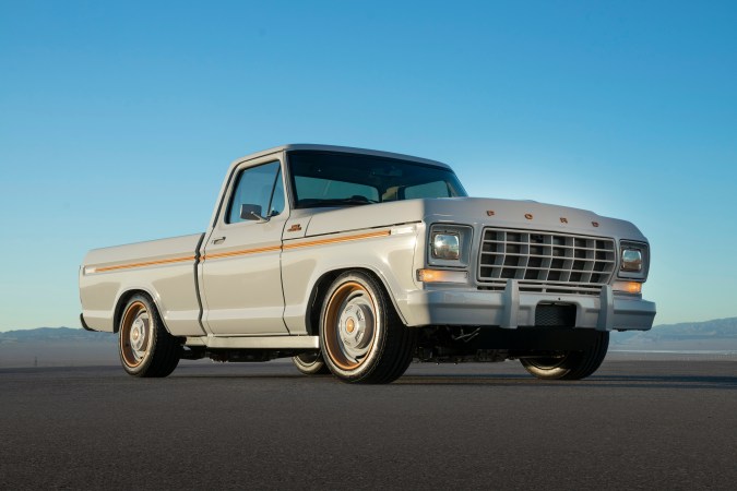 Foto frontal de la F-100 Eluminator de Ford