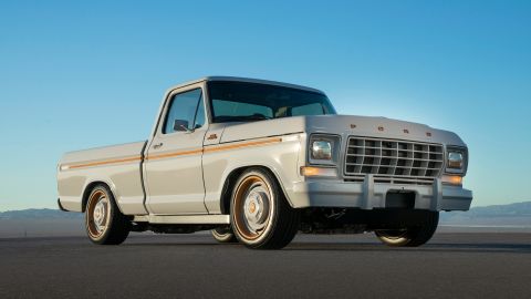 Foto frontal de la F-100 Eluminator de Ford