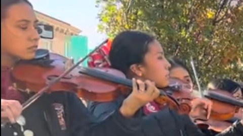 Un mariachi juvenil alegra la visita del presidente Andrés Manuel López Obrador a Washington. (Cortesía Zucy Gallardo)