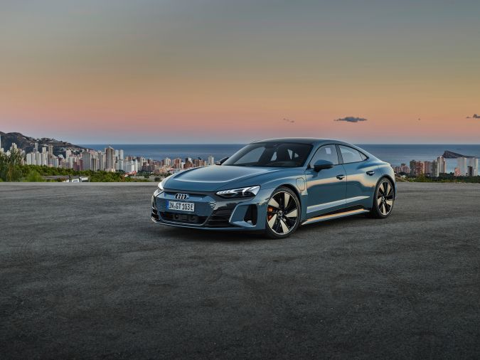 Foto en el exterior del Audi E-tron GT