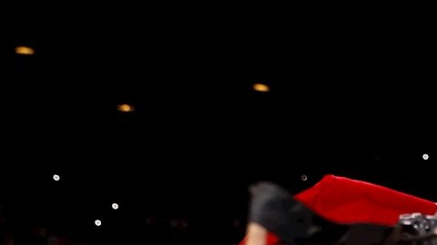 Canelo llegó vestido con un atuendo Dolce & Gabbana.