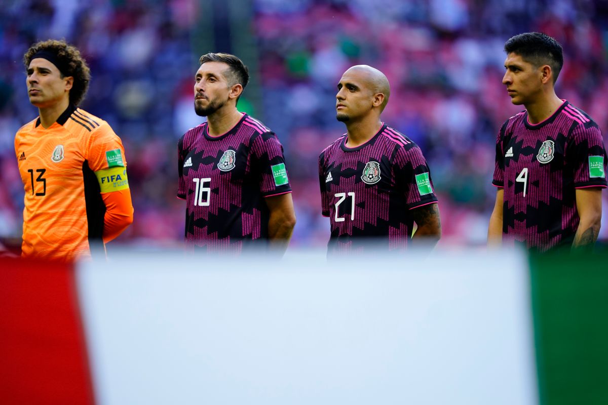 Selección Mexicana de Fútbol en la entonación del himno nacional.