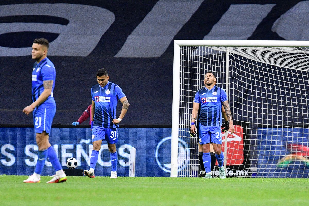 Cruz Azul fue superado en contundencia y efectividad y se fue del Torneo Apertura por la puerta de atrás.