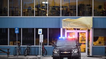 Dos heridos en tiroteo en el estacionamiento de Hinkley High School en Aurora