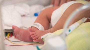 Dos parejas de California dan a luz a bebé "intercambiado" por confusión en clínica de fertilidad