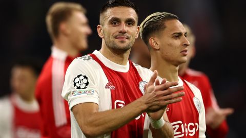 Tadic marcó el primer gol del triunfo del Ajax en Alemania.