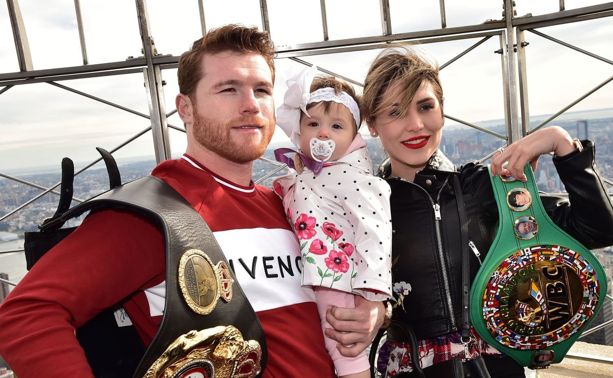 Esposa del Canelo Álvarez presume un costoso outfit mientras pasea por  París - La Opinión