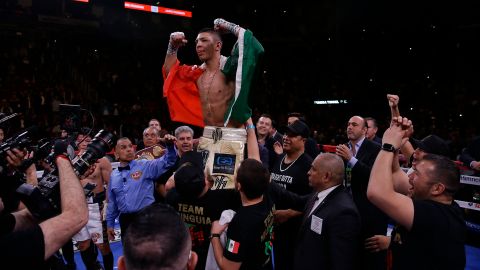 Jaime Munguía mejoró a récord de 38-0 ante un 2022 que le debe deparar grandes peleas.