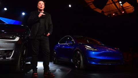 Elon Musk niega que Tesla tenga ya un contrato firmado para vender 100,000 autos a Hertz