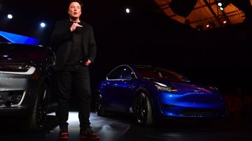Elon Musk niega que Tesla tenga ya un contrato firmado para vender 100,000 autos a Hertz