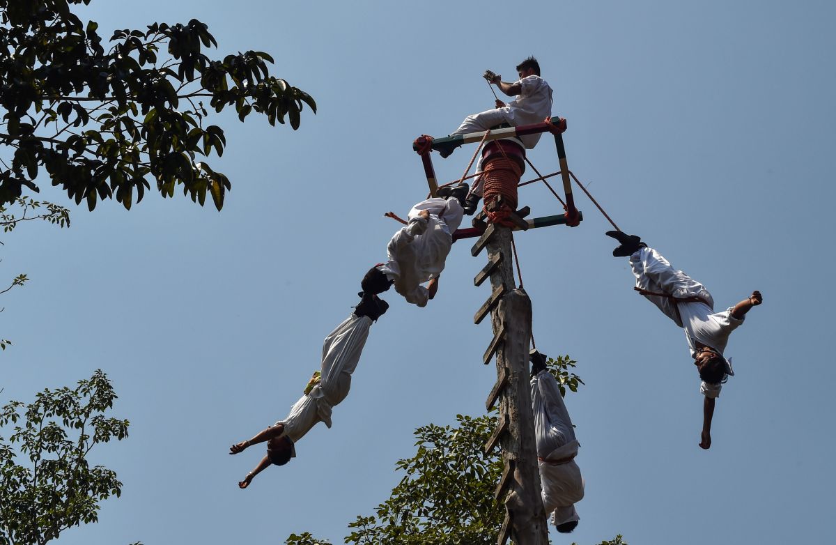 VIDEO: Papantla flying falls 25 meters high when performing pre-Hispanic ritual in Mexico