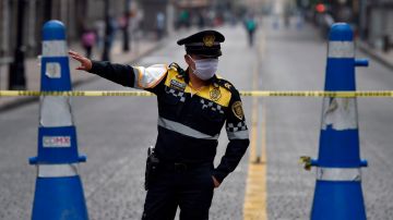 VIDEO: Tras arranque de celos, hombre arrastra y atropella a policía en la Ciudad de México
