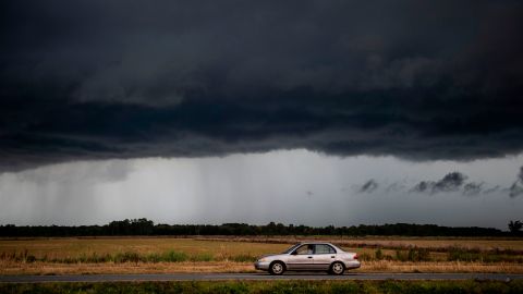 La misma tormenta que dejará nieve a las Dakotas, provocará lluvias en el Sureste del país.