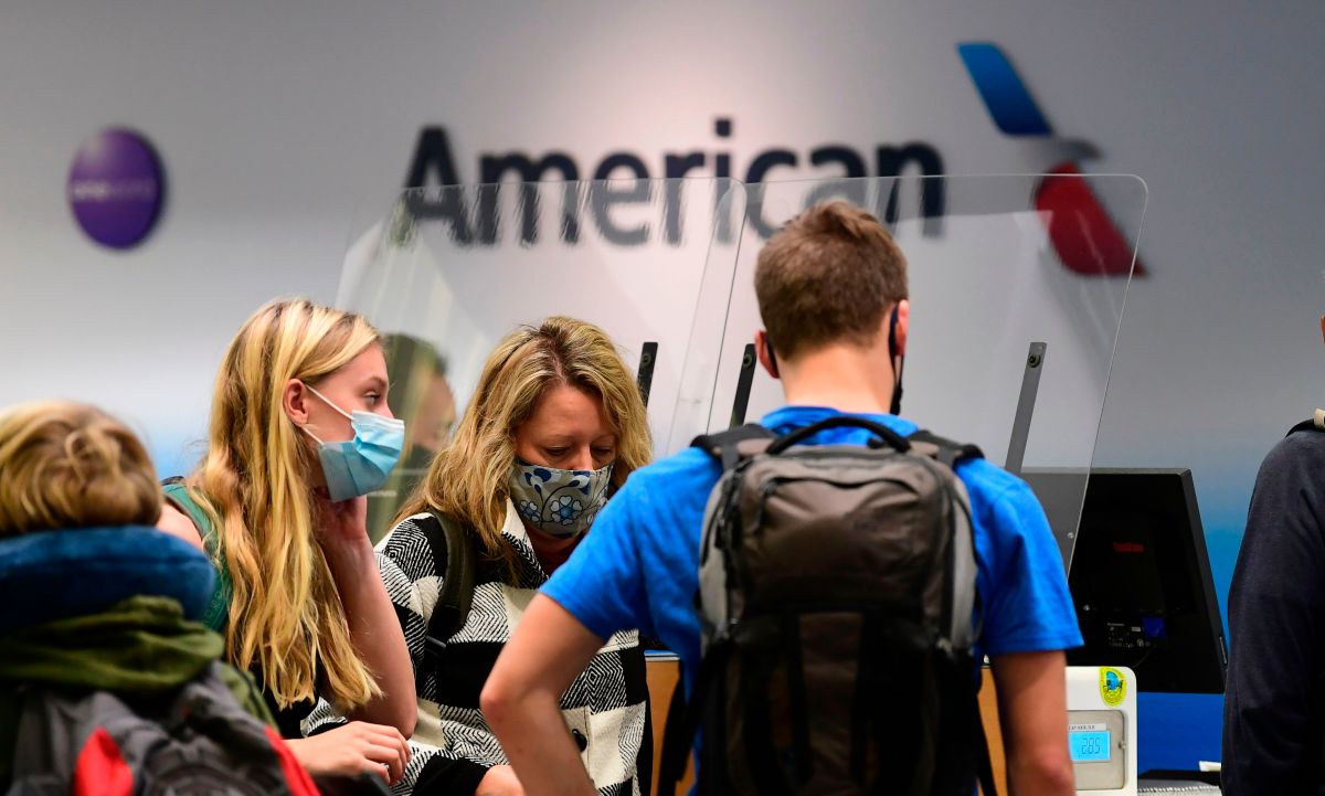 Travellers are seen at the American Airlines check-in counter at Los Angeles International Airport in Los Angeles, California in October 1, 2020. - American Airlines has announced it will start furlouging 19,000 employees today due to the ongoing coronavirus pandemic as the Payroll Suppport Program (PSP) under the CARES Act expires today. (Photo by Frederic J. BROWN / AFP) (Photo by FREDERIC J. BROWN/AFP via Getty Images)