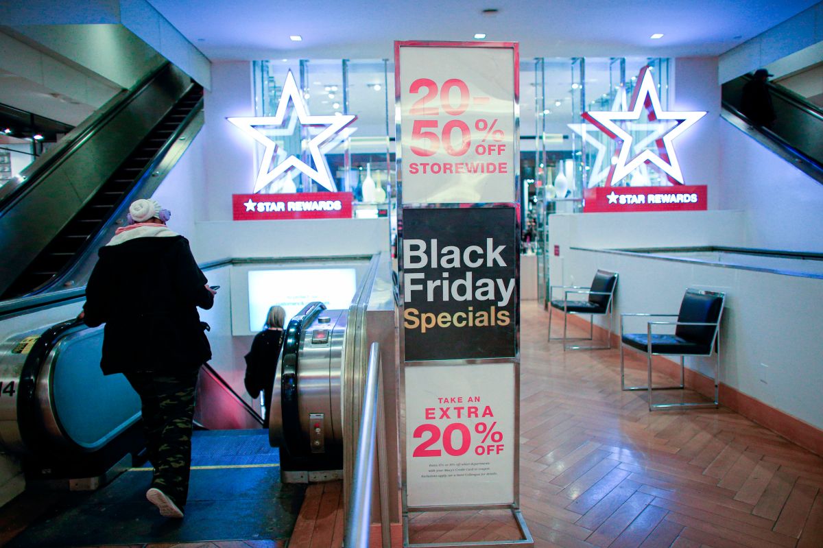 Black Friday: Macy’s has a super sale of designer handbags for under $ 200
