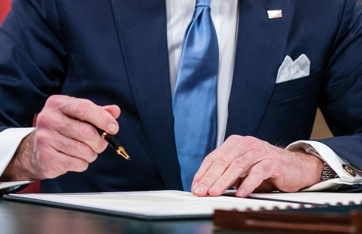 El presidente Joe Biden firmó la ley bipartidista de infraestructura.