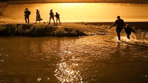 La frontera en la zona de El Paso representa grandes peligros para los migrantes sin papeles.