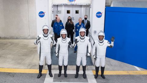 En su regreso a Tierra, estos cuatro astronautas deberán usar pañales.