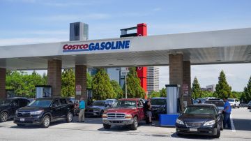 Por qué el aumento del precio de la gasolina podría presentar una gran oportunidad para Costco y Walmart-GettyImages-1232825559.jpg