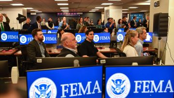 Miembros de FEMA expectantes ante la temporada de huracanes en el Atlántico.