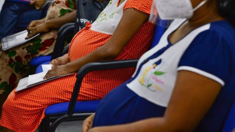 Mujeres embarazadas y sus bebés sufren los efectos del cambio climático.