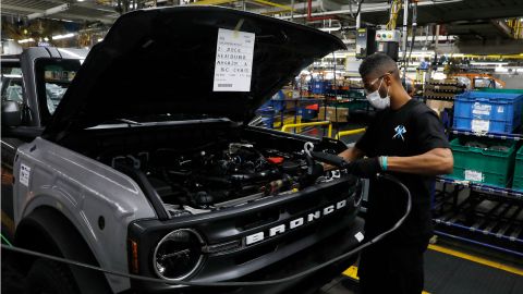 Ford obligará a sus empleados a vacunarse-GettyImages-1233462814.jpg