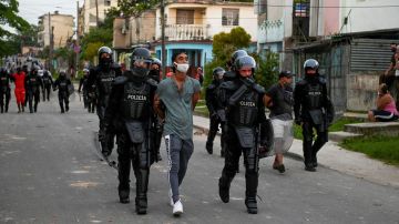 Denuncian al menos un centenar de detenidos en Cuba durante protesta del 15N