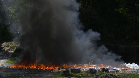 Destruyen cargamento "más grande" de droga decomisado en El Salvador en 2021