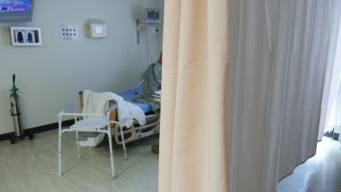 Las hospitalizaciones por otras razones derivaron en muchos casos en contagios de covid-19.