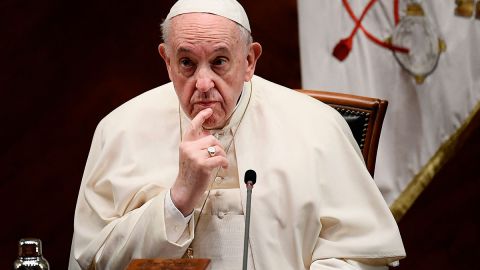 Papa Francisco pide a quienes tienen responsabilidades políticas actuar de inmediato ante el cambio climático.