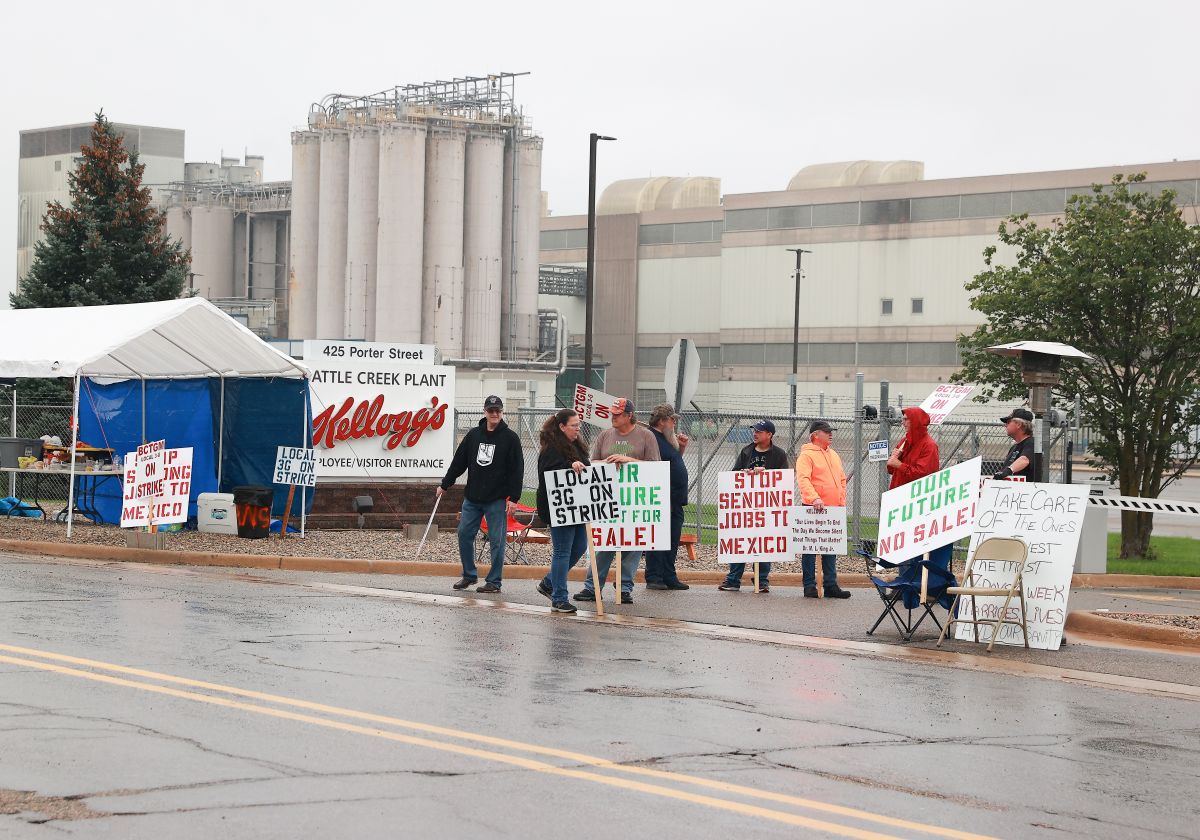 Los trabajadores de Kellogg's se encuentran en huelga desde el 5 de octubre.
