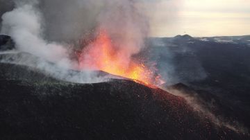 A pesar de que las emisiones siguen siendo altas, los científicos son optimistas con un final gracias a las últimas mediciones del volcán.