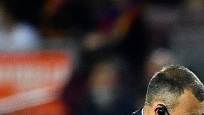 El delantero debió pedir la asistencia médica inmediata durante el partido (Foto: AFP via Getty Images)