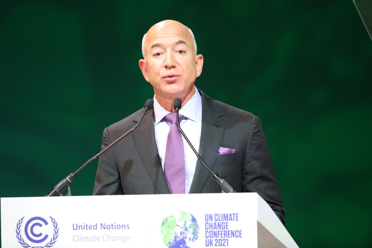 Amazon tiene el objetivo de reducir al 50% los envíos con cero emisiones netas de carbono para 2030.
