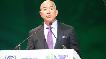 Jeff Bezos promete $2,000 millones de dólares para proteger el medio ambiente-GettyImages-1236292446.jpg