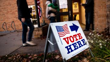 Electores acudieron a votar en Minneapolis por su alcalde y varias reformas.