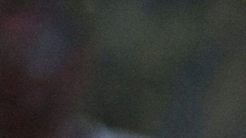 Un hombre sostiene una vela durante un evento en Adís Abeba dedicado a las víctimas del conflicto de Tigray.