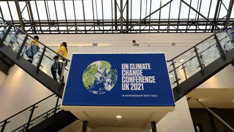 Se estima que para mantener la temperatura global en 1.5 grados se deben reducir las emisiones de CO2 en 22 gigatoneladas antes del 2030.