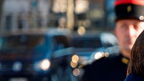 Emmanuel Macron y Kamala Harris participan en el Foro de París por la Paz.