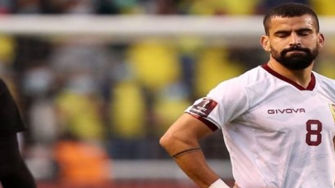 Tomás Rincón (i), capitán de Venezuela.