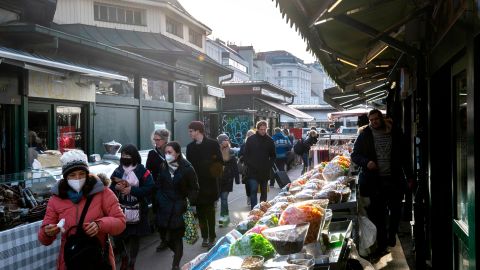 Austria enfrenta nuevas restricciones por el aumento en sus cifras de covid-19.