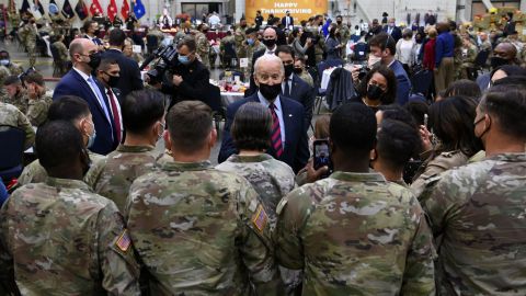 Los Biden cenan con militares y sus familias en un ‘friendsgiving’ en Carolina del Norte