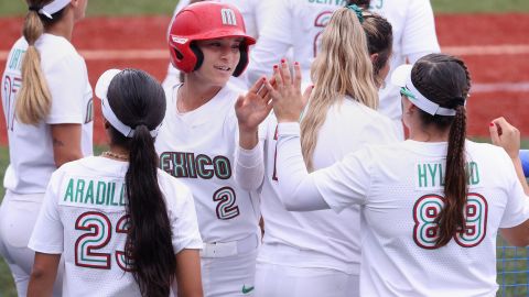 La selección de softbol femenil se consagró campeón al ganarle a República Checa.