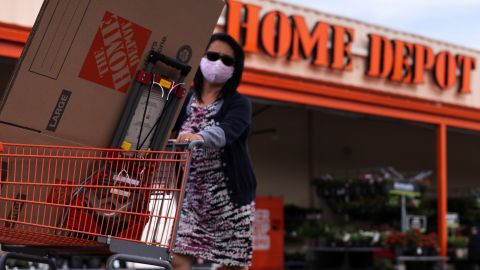 Las ventas de Home Depot continúan aumentando-GettyImages-1334733670.jpg