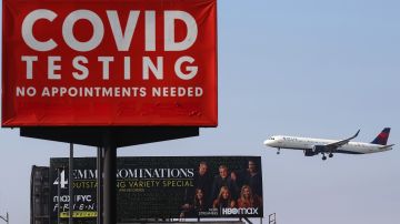 Aeronave es captada a su llegada al Aeropuerto Internacional de Los Ángeles.
