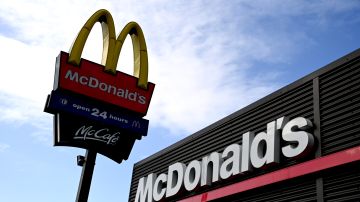 Director de McDonald’s enciende la polémica por mensajes de texto que envió sobre tiroteos