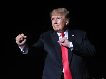 Donald Trump recibió el Dan 9, que es el galardón más alto que se puede alcanzar en el Taekwondo.